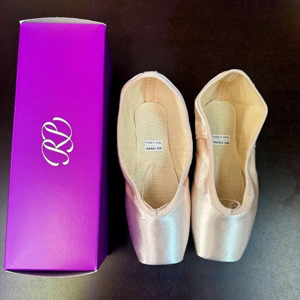 Discontinued Saphir Drawstring Pointe Shoes - Exclusive Style - Picture 2 of 4